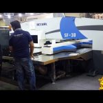 Høykvalitets servo cnc hydraulisk turret punch pressemaskiner